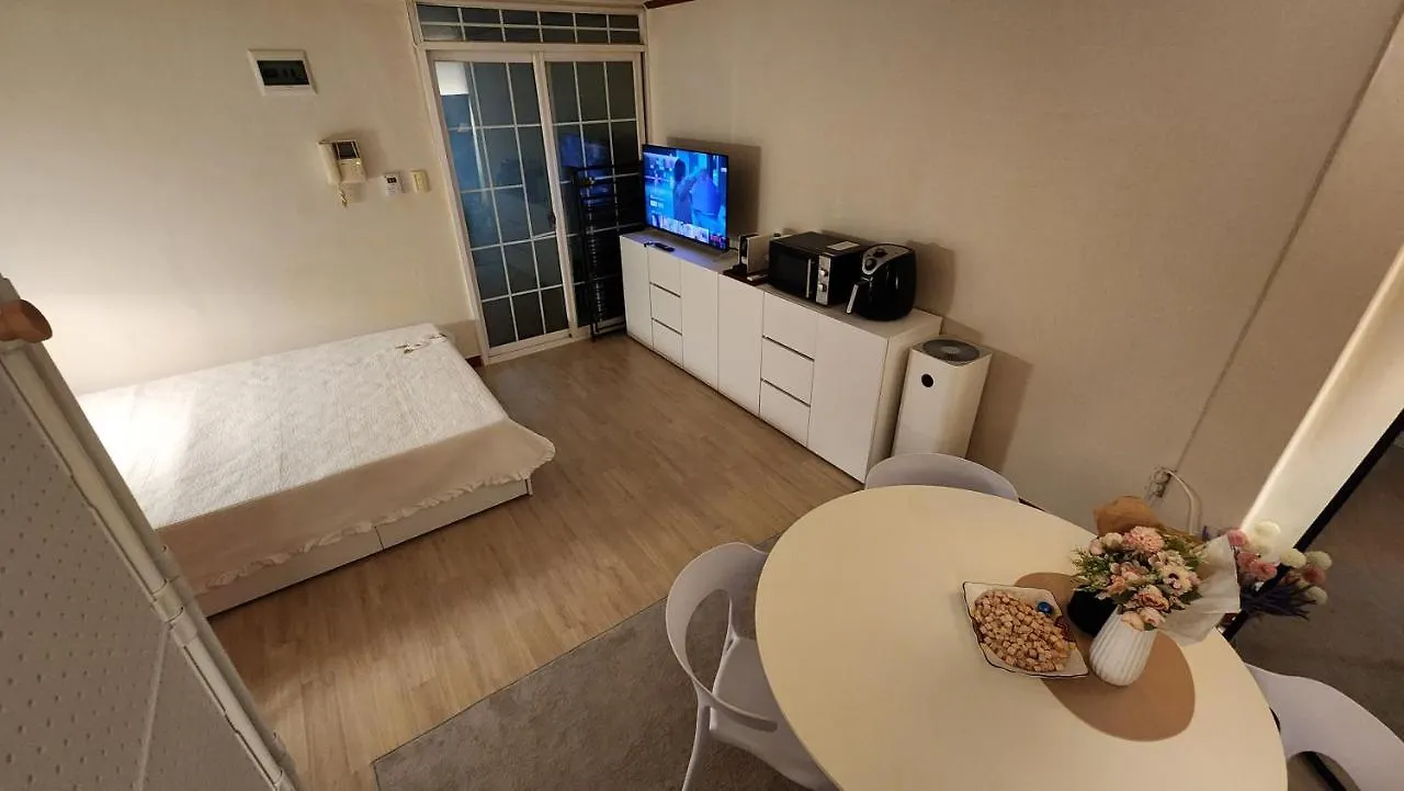 Villa Middle Option One-Room, Exclusive Use, Public Transportation 5 Minutes Away Seoul South Korea